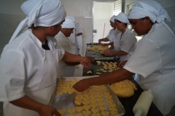 Figura 1-Sociocooperadas da AMAC/COOPEMAC na produção de confrarias na RESEX Cajarí no sul do Amapá.